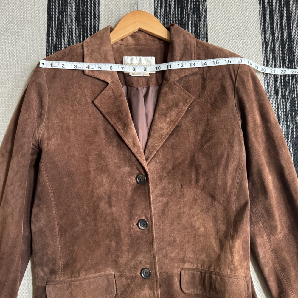 Margaret Godfrey Brown Garment - Picture 8 of 13